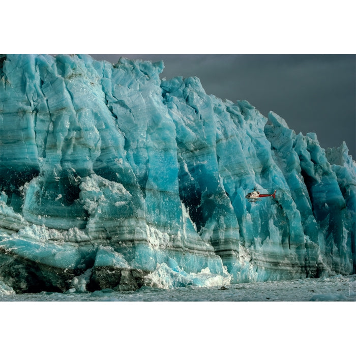 "A helicopter surveys the face of the Hubbard Glacier.", by Chris Johns - 1000 pezzi